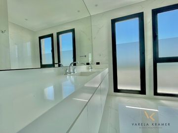 VENTA CASA SAN SEBASTIAN AREA 11