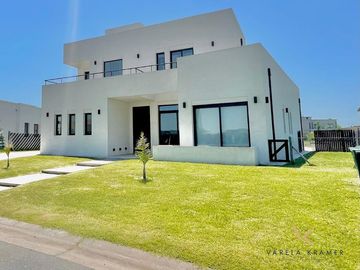 VENTA CASA SAN SEBASTIAN AREA 11
