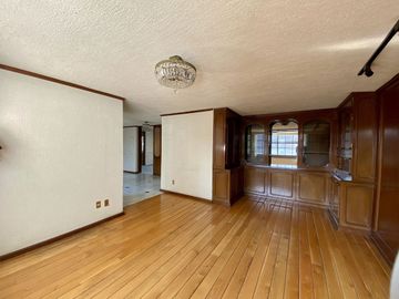 Venta de Casa con jardín privado en calle cerrada