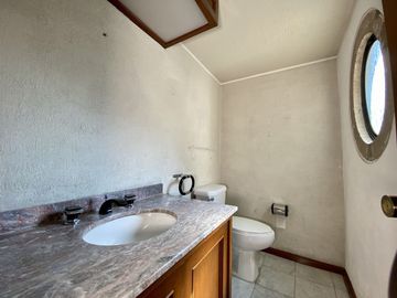 Venta de Casa con jardín privado en calle cerrada