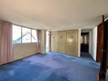 Venta de Casa con jardín privado en calle cerrada