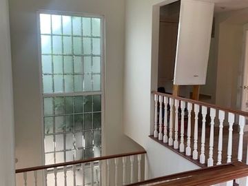 HERMOSA CASA ESTILO CALIFORNIANO