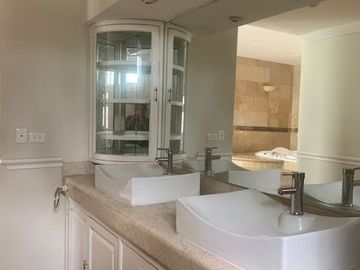HERMOSA CASA ESTILO CALIFORNIANO