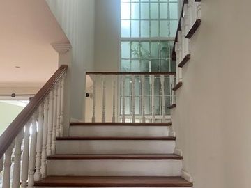 HERMOSA CASA ESTILO CALIFORNIANO