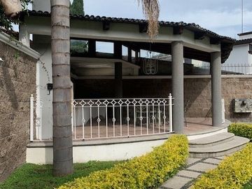 HERMOSA CASA ESTILO CALIFORNIANO