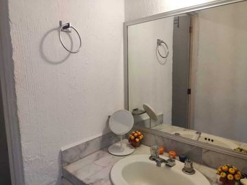 Casa  con alberca común, de 2 recámaras