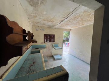 CASA A REMODELAR EN VENTA UBICADA EN EL CENTRO DE MERIDA.