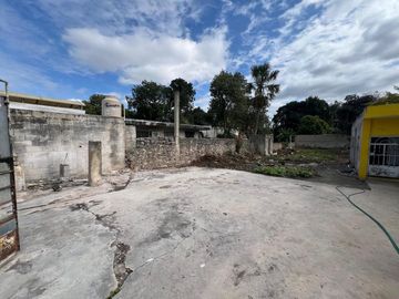 CASA A REMODELAR EN VENTA UBICADA EN EL CENTRO DE MERIDA.