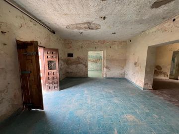 CASA A REMODELAR EN VENTA UBICADA EN EL CENTRO DE MERIDA.