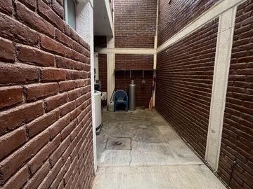 CASA CON ALBERCA EN PRIVADA ZONA ORIENTE