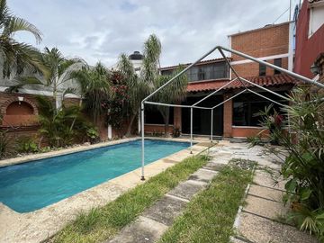 CASA CON ALBERCA EN PRIVADA ZONA ORIENTE