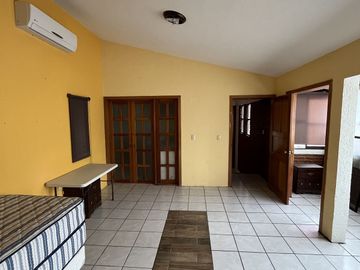 CASA CON ALBERCA EN PRIVADA ZONA ORIENTE