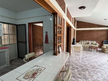 CASA CON ALBERCA EN PRIVADA ZONA ORIENTE