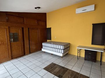 CASA CON ALBERCA EN PRIVADA ZONA ORIENTE