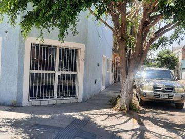 CASA DUPLEX UBICADA EN ESQUINA EN VENTA EN COLONIA LA LOMA GUADALAJARA