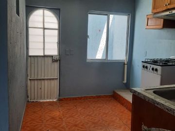 CASA DUPLEX UBICADA EN ESQUINA EN VENTA EN COLONIA LA LOMA GUADALAJARA