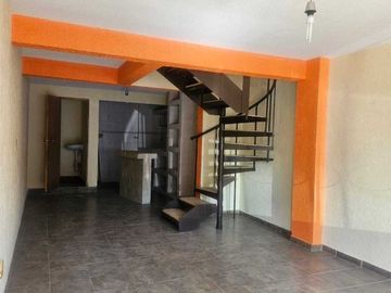 VENDO CASA DÚPLEX EN CONDOMINIO, EN BULEVARES DEL LAGO, NICOLAS ROMERO.