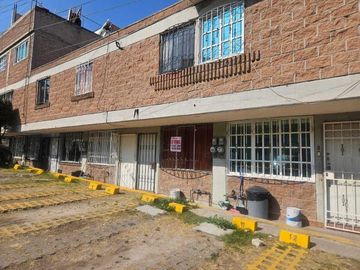 VENDO CASA DÚPLEX EN CONDOMINIO, EN BULEVARES DEL LAGO, NICOLAS ROMERO.