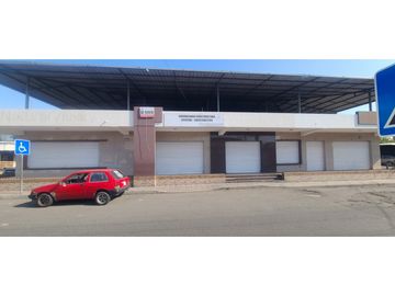 Renta de locales comerciales en la av. Flavio Reyes Manta.