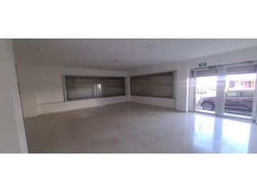 Renta de locales comerciales en la av. Flavio Reyes Manta.