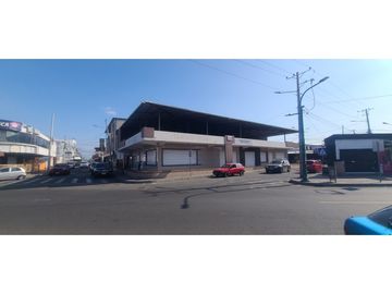 Renta de locales comerciales en la av. Flavio Reyes Manta.