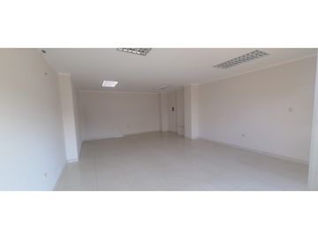 Renta de locales comerciales en la av. Flavio Reyes Manta.