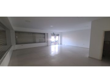 Renta de locales comerciales en la av. Flavio Reyes Manta.