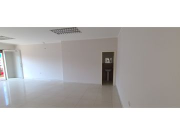 Renta de locales comerciales en la av. Flavio Reyes Manta.