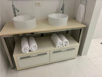 VENDO APARTAMENTO AMOBLADO EN AVENIDA BALBOA PH YOO (10)