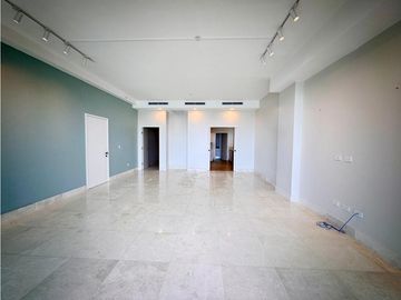 APARTAMENTO OCEAN REEF ISLAND linea blanca  2 isla 3 REC 245M2 MLD