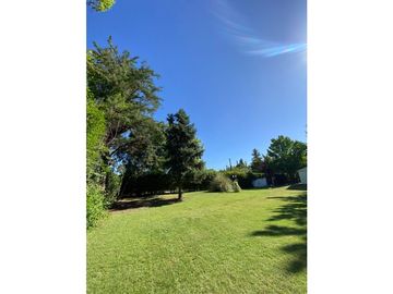 VENDO CHALET CON AMPLIO TERRENO EN CHACRAS DE CORIA LUJAN DE CUYO