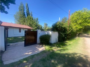 VENDO CHALET CON AMPLIO TERRENO EN CHACRAS DE CORIA LUJAN DE CUYO