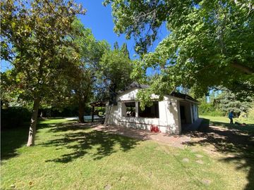 VENDO CHALET CON AMPLIO TERRENO EN CHACRAS DE CORIA LUJAN DE CUYO