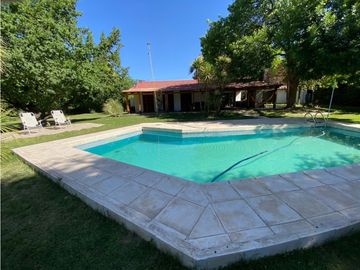 VENDO CHALET CON AMPLIO TERRENO EN CHACRAS DE CORIA LUJAN DE CUYO