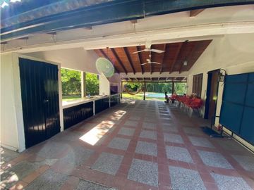 VENDO CHALET CON AMPLIO TERRENO EN CHACRAS DE CORIA LUJAN DE CUYO
