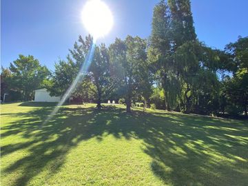 VENDO CHALET CON AMPLIO TERRENO EN CHACRAS DE CORIA LUJAN DE CUYO