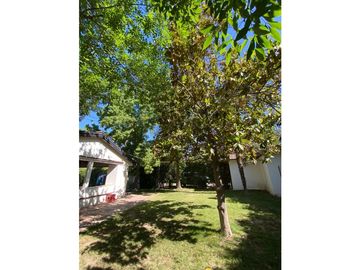 VENDO CHALET CON AMPLIO TERRENO EN CHACRAS DE CORIA LUJAN DE CUYO