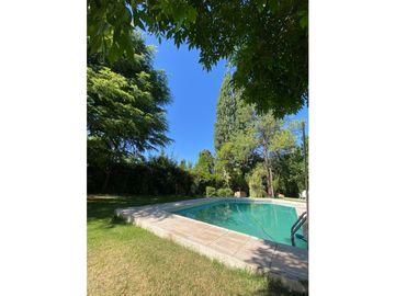 VENDO CHALET CON AMPLIO TERRENO EN CHACRAS DE CORIA LUJAN DE CUYO