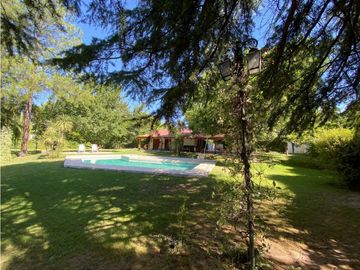 VENDO CHALET CON AMPLIO TERRENO EN CHACRAS DE CORIA LUJAN DE CUYO