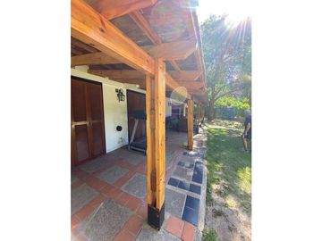 VENDO CHALET CON AMPLIO TERRENO EN CHACRAS DE CORIA LUJAN DE CUYO