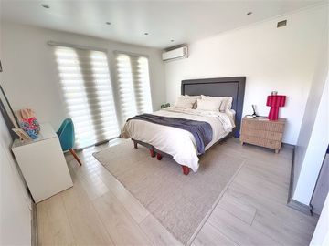 Casa en Venta en Impecable ! Fuera de condominio!!