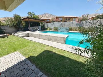 Casa en Venta en Impecable ! Fuera de condominio!!