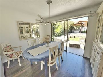 Casa en Venta en Impecable ! Fuera de condominio!!