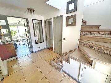 Casa en Venta en Impecable ! Fuera de condominio!!