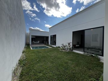 CASA EN VENTA MERIDA, CONKAL, EN PRIVADA  1 PLANTA, ENTREGA INMEDIATA.