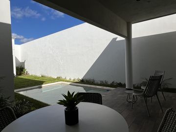 CASA EN VENTA MERIDA, CONKAL, EN PRIVADA  1 PLANTA, ENTREGA INMEDIATA.