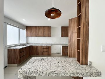 Casa Residencial Nueva en Venta Zona Bello Horizonte