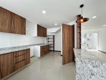Casa Residencial Nueva en Venta Zona Bello Horizonte