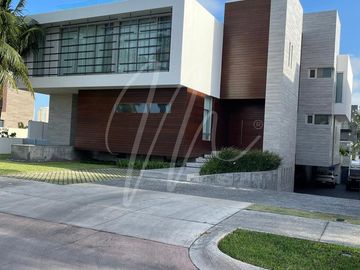 * Casa en Venta en Cancun, Residencial Puerto Cancún