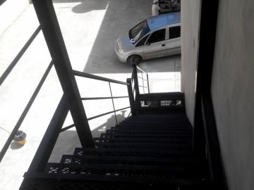 DEPTO 2 AMB.TIPO LOFT CON COCHERA , COMPLEJO CON PISICINA 2 PISO POR ESCALERA.SIN EXPENSAS NI ABL